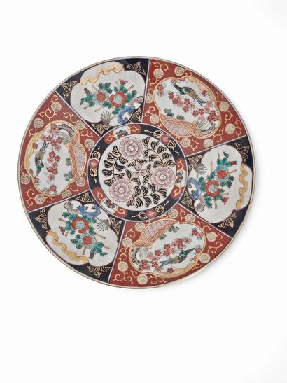 JAPON XXème siècle
Plat en porcelaine d’Imari,...