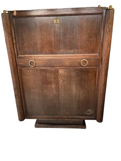 SECRETAIRE en chêne ouvrant par un abattant...