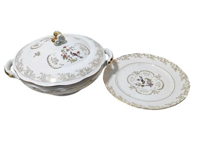 TABLE SERVICE in white porcelain with gold...