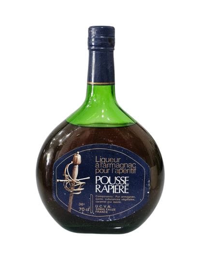 Pousse Rapiere 
Une bouteille de liqueur...