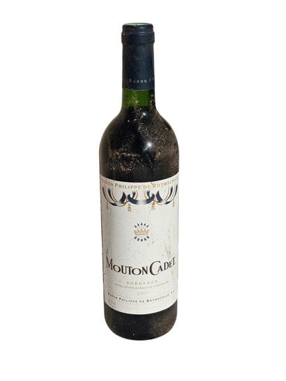 Mouton Cadet, bordeaux 2001
Une bouteille...