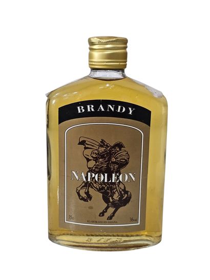 Napoleon 
Une bouteille de brandy 35cl
Niveau...