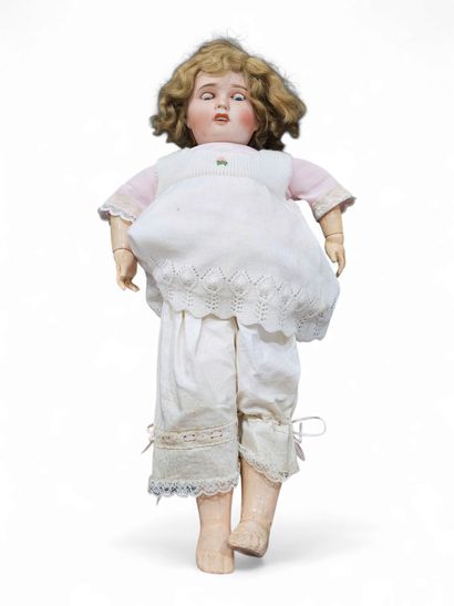 LIMOGES France 
Poupee tete en porcelaine,yeux...
