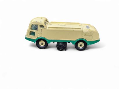 DINKY TOYS ref.596
Arroseuse-balayeuse LMV
Etat...