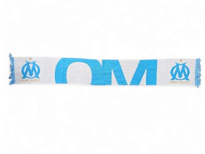 •	Olympique de Marseille – écharpe bleue...