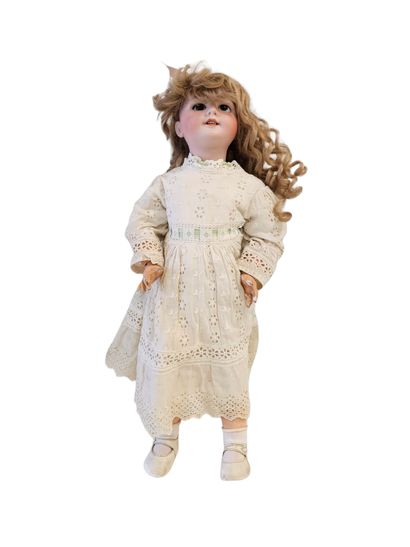 DEP
Poupée tête en porcelaine, corps, bras...