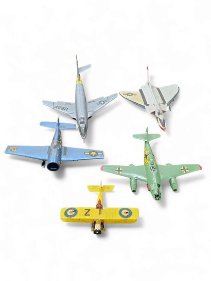 Set of plastic model airplanes in mint c...