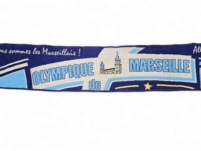 •	Olympique de Marseille – écharpe marine...