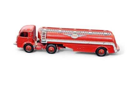 DINKY TOYS ref.32-C 
Tracteur Panhard avec...