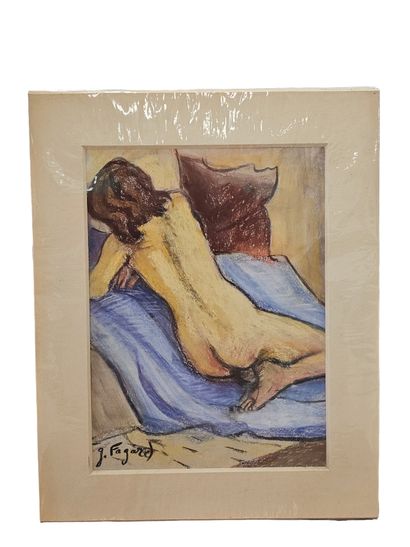 FAGARD
Curled up on the bed 
Pastel on paper...