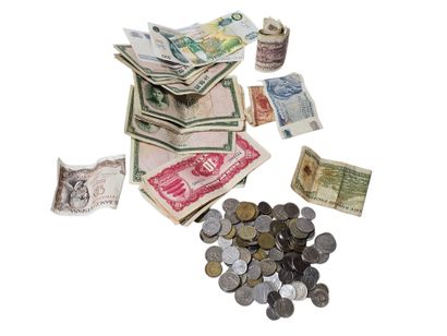 Lot de billets étrangers dont Chine, Zambie,...