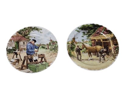 HANDDECORATED ROYAL SCHWABAP 
Deux assiettes...