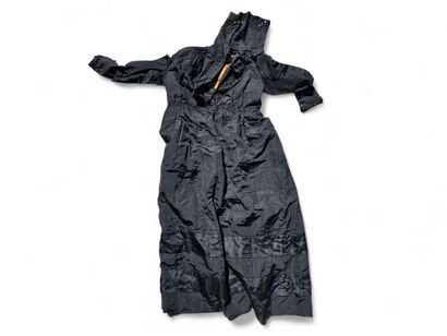 TRAVAIL FRANCAIS XXème siècle
Robe de veuve,...
