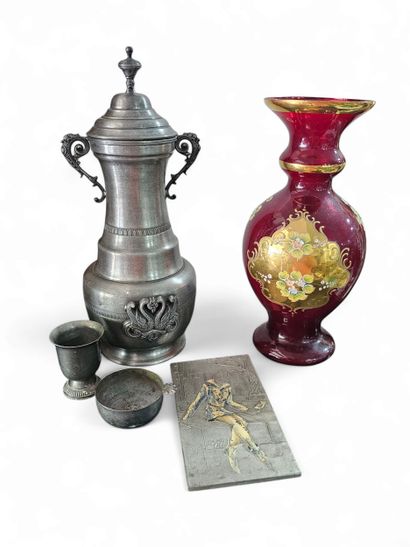 Ensemble d'etains moderne
On y joint 
Murano
Vase...