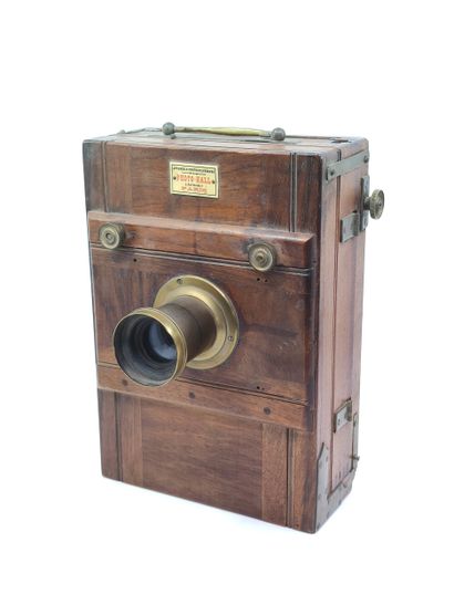 PHOTO-HALLE PARIS
Portable camera with plates....