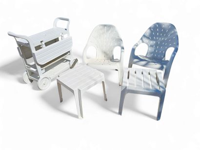 Mobilier de jardin en pvc blanc comprenant...