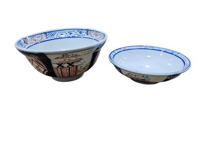 Trois bols à nouilles en porcelaine à decor...