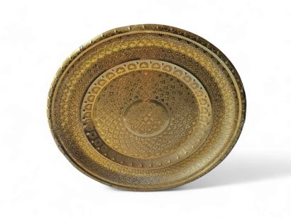 Set of copper, brass and bronze in a box
Dishes,...