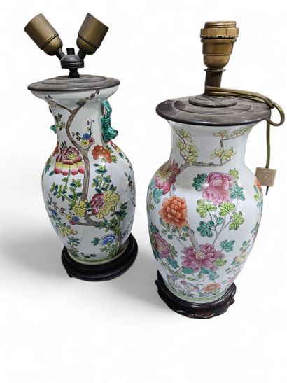 Travail asiatique
Paire de vase montés en...