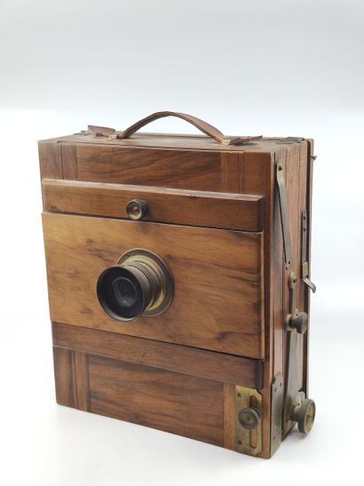 Transportable plate camera in natural wood...