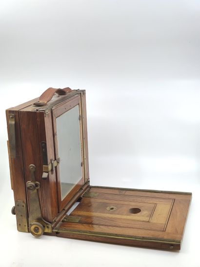 Transportable plate camera in natural wood...