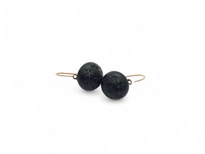 PAIR OF Dormeuses in 750° yellow gold set...