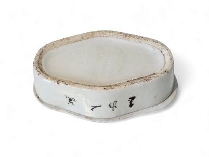 CHINA
Small polychrome porcelain cricket...