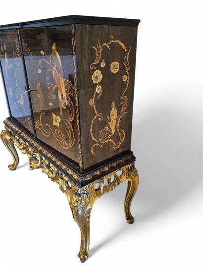 EUROPEAN WORK 20th century
Stained wood cabinet...