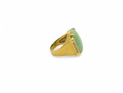 Yellow gold 750° scrolling ring set with...