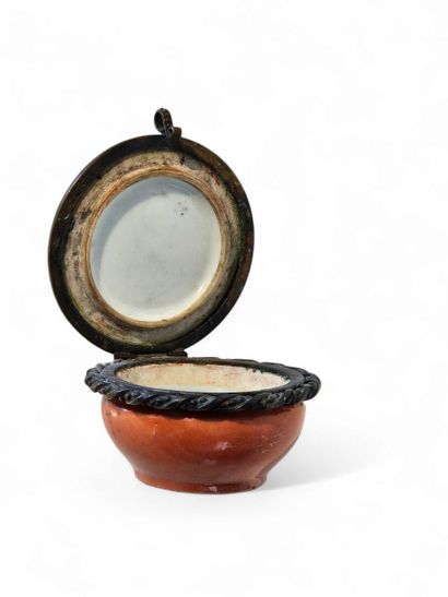 CHINA
Small orange enameled porcelain tobacco...