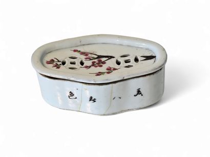 CHINA
Small red porcelain cricket box decorated...
