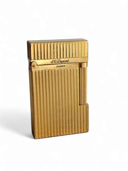 DUPONT
Gilded metal lighter