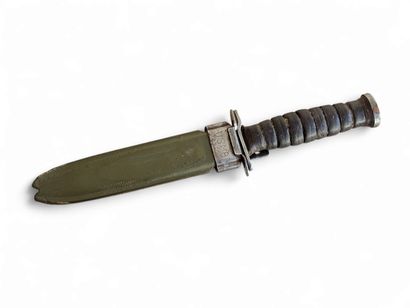 WHITE GUN
USM3 combat dagger,leather disc...