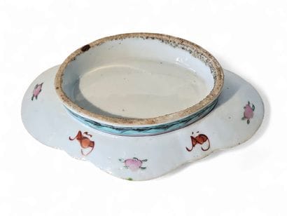 CHINA 
Small oblong polychrome porcelain...
