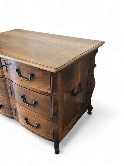 FRENCH WORK 18th century
Walnut mazarine...