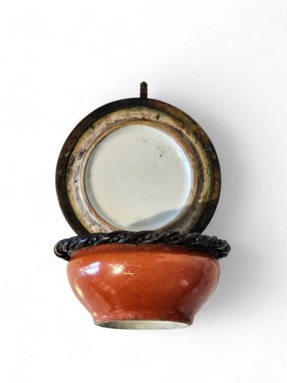 CHINA
Small orange enameled porcelain tobacco...