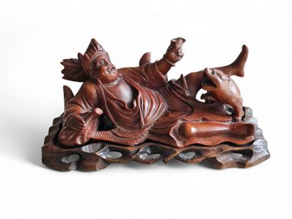 CHINA 20th century
Stained rosewood or sandalwood...