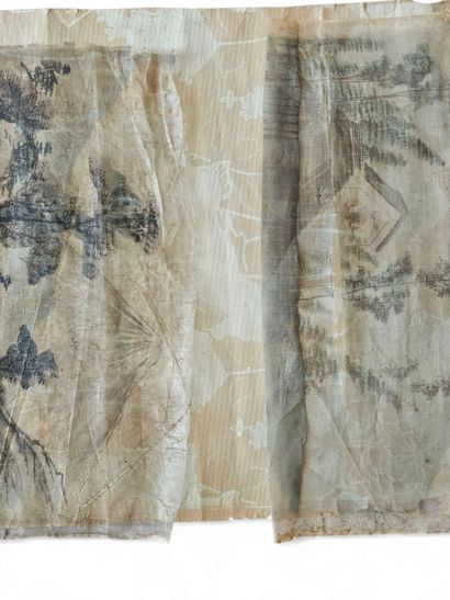 JAPAN TAISHO PERIOD
Three large silk doors,...