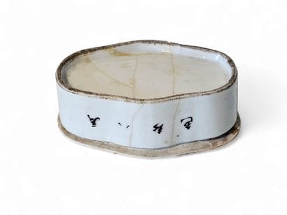 CHINA
Small red porcelain cricket box decorated...