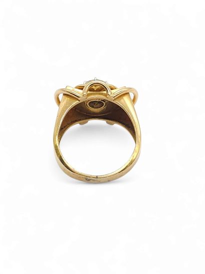 RING in yellow gold 750° set with a white...
