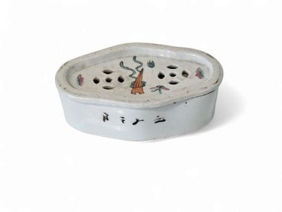 CHINA
Small white porcelain cricket box decorated...
