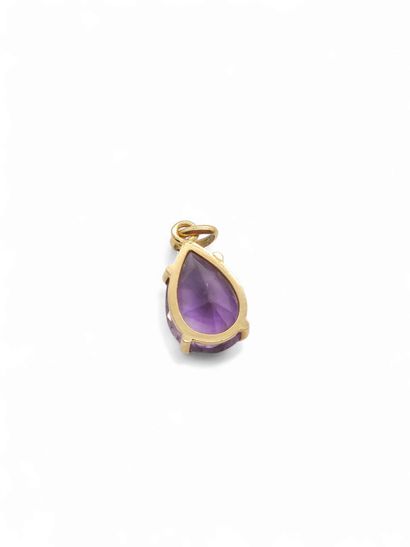 PENDANT in 750° yellow gold adorned with...