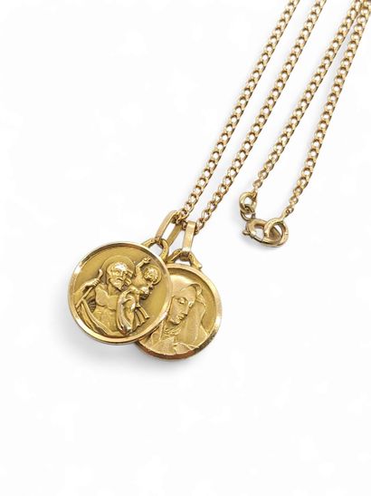 750° yellow gold CHAIN (metal clasp)
Two...