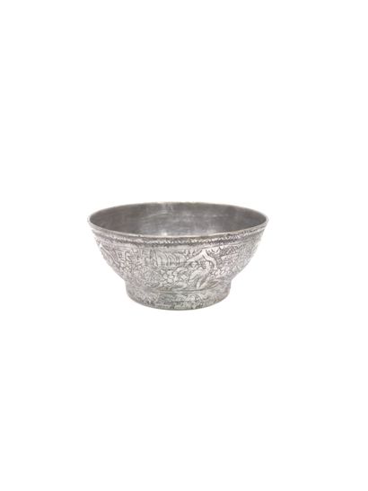 19th CENTURY ORIENTAL WORK
Chased silver...