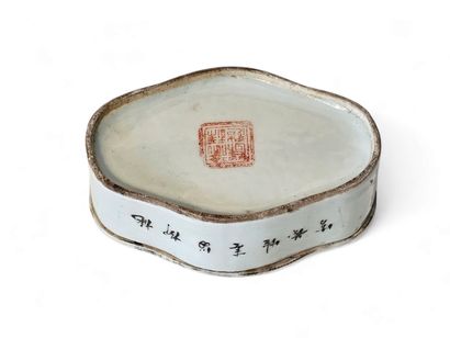CHINA
Small polychrome porcelain cricket...