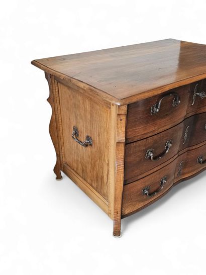 FRENCH WORK 18th century
Walnut mazarine...