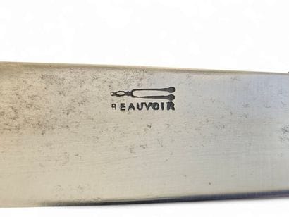 WHITE GUN 
Navaja by Thiers 
Blade marked...
