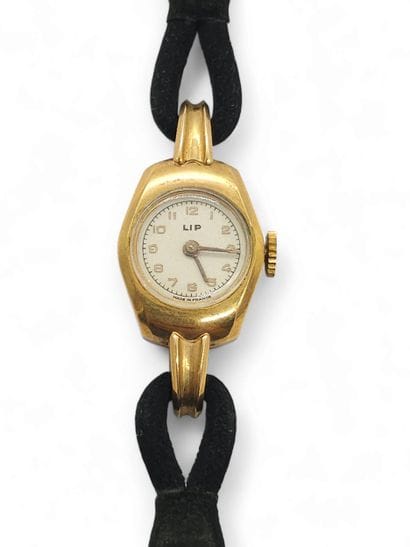 LIP
Ladies' wristwatch, gilt metal tonneau...