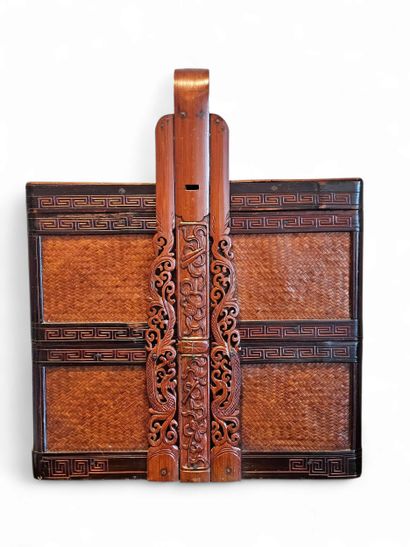 SOUTH CHINA VIETNAM Rectangular picnic basket...