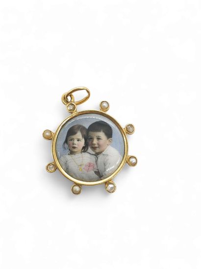 Carnelian pendant in 750° yellow gold 
Gross...